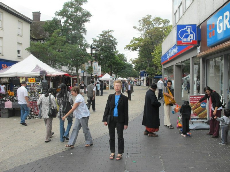 hounslow market--looking for phone store